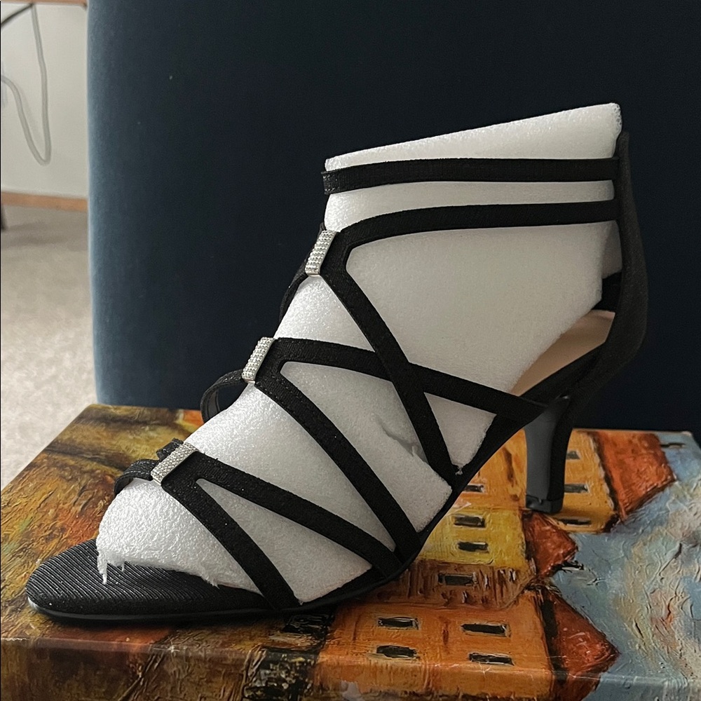 BELLA VITA Elegant Black Strappy Heels